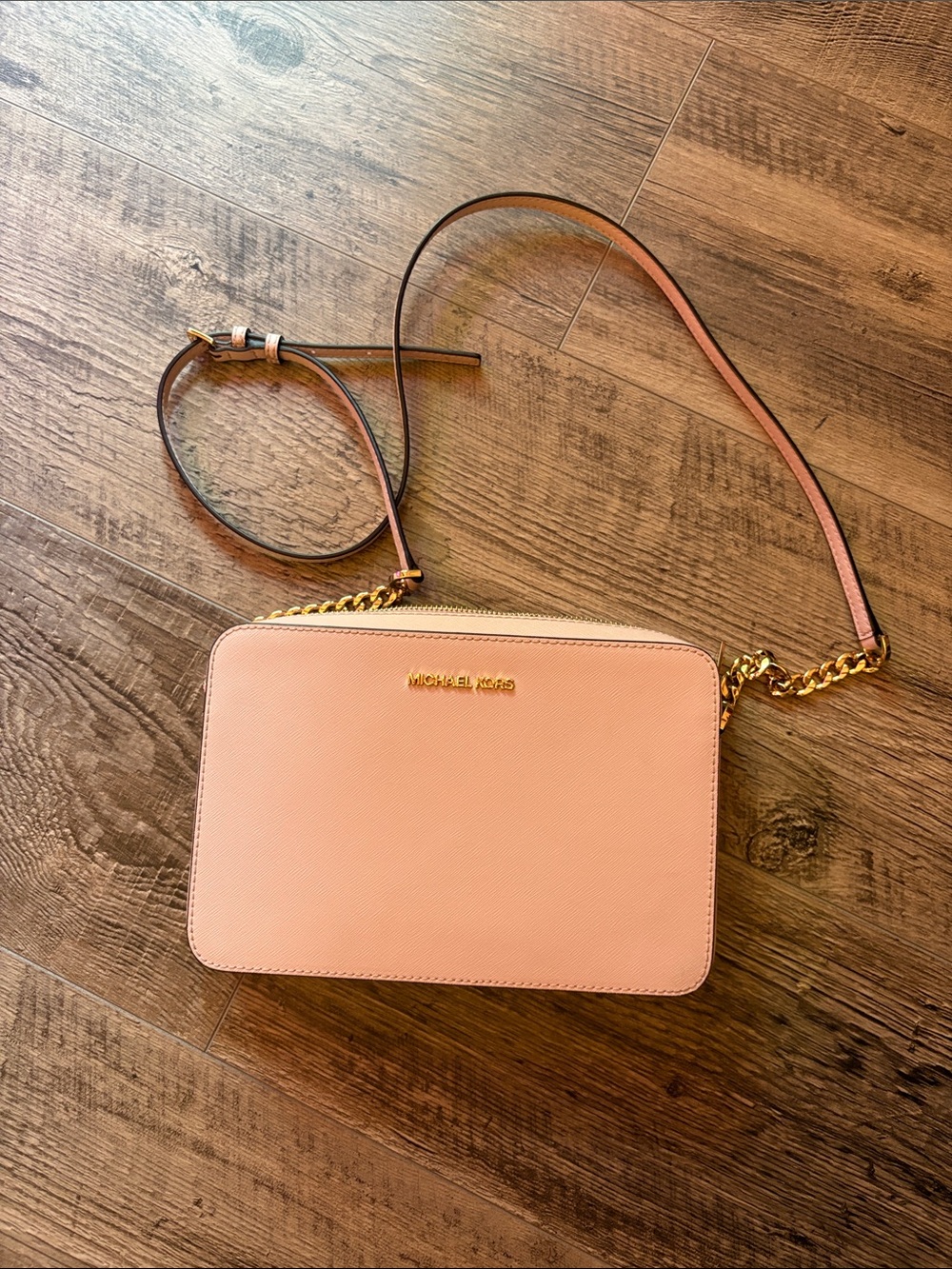 Michael Kors Blush Crossbody with Gold Chain - Picture 5 of 10